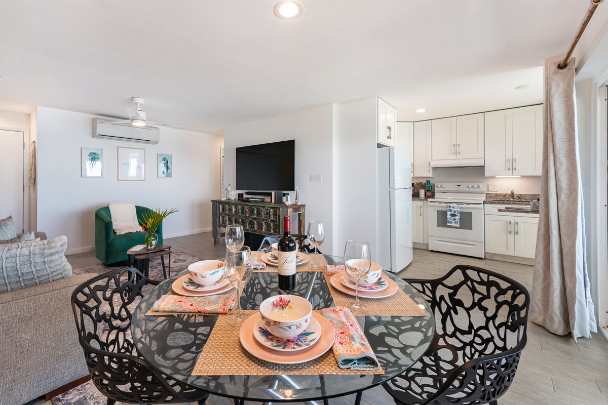 Dining space for 4 people