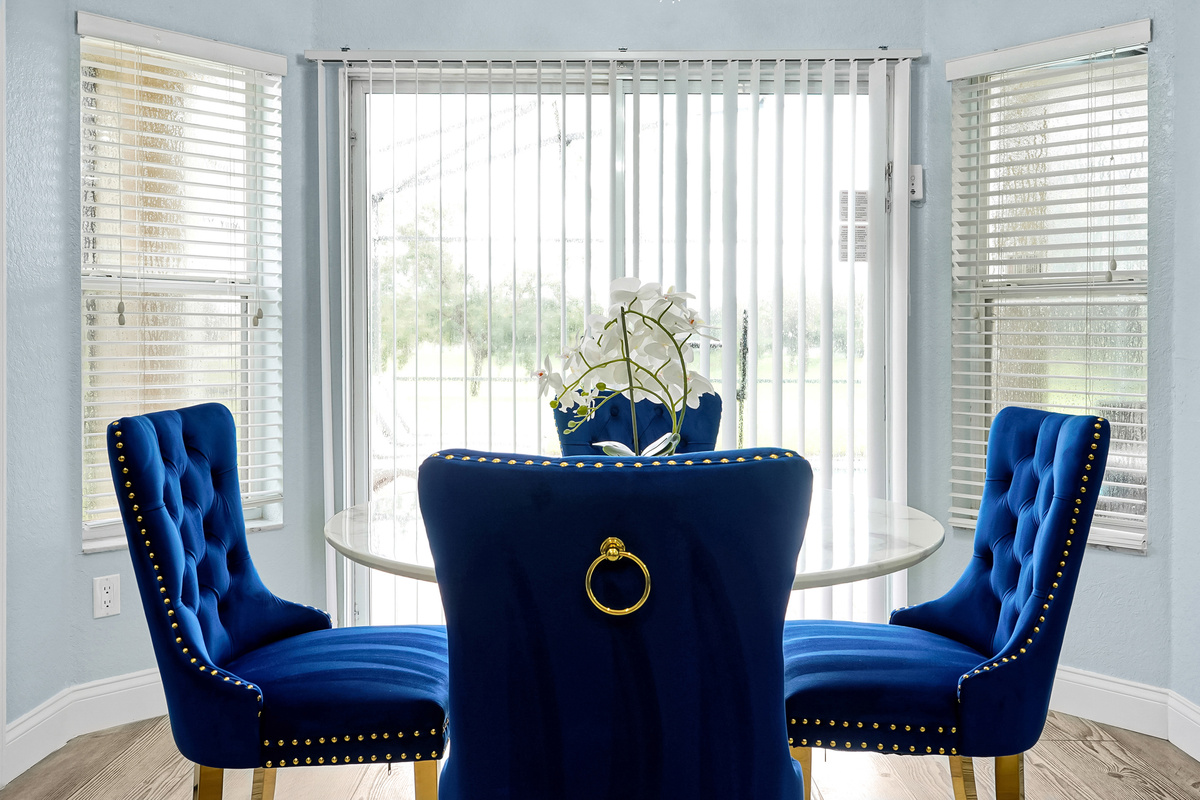 Breakfast nook with garden view