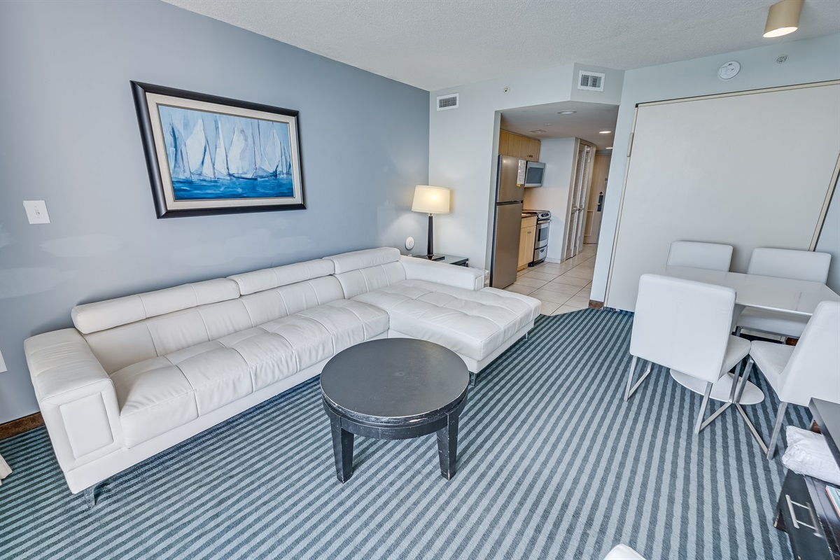 Living Room with Stunning Views🌊☀️