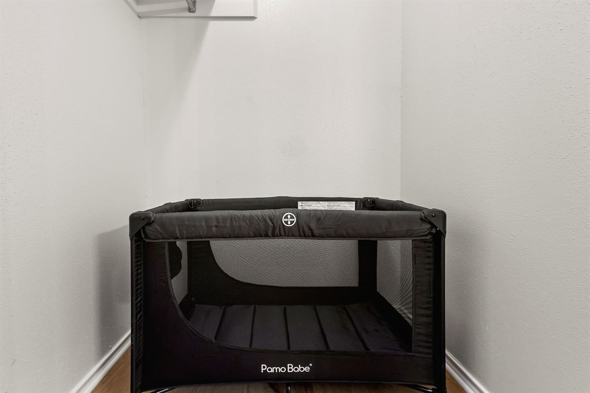 For those traveling with little ones, we've got you covered! Enjoy peace of mind with a travel crib set up, so your baby has a safe and comfortable place to sleep while you focus on making lasting memories. 