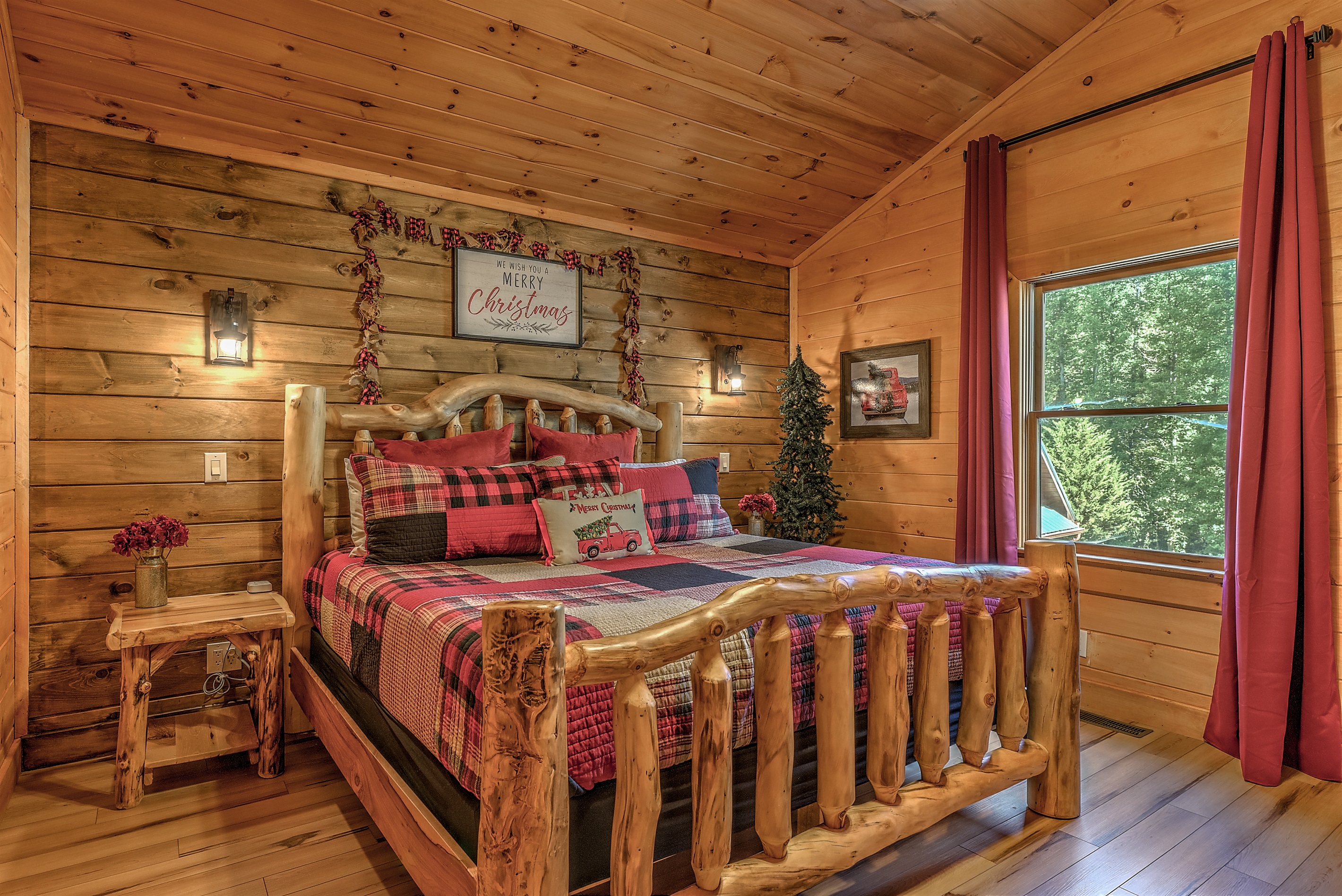 Farmhouse Christmas Room, King, Upper Level