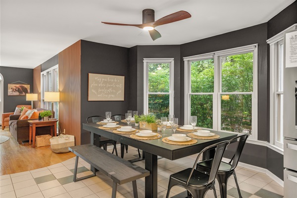 Dining area with seating for 10 at the table (add'l seating in kitchen)
