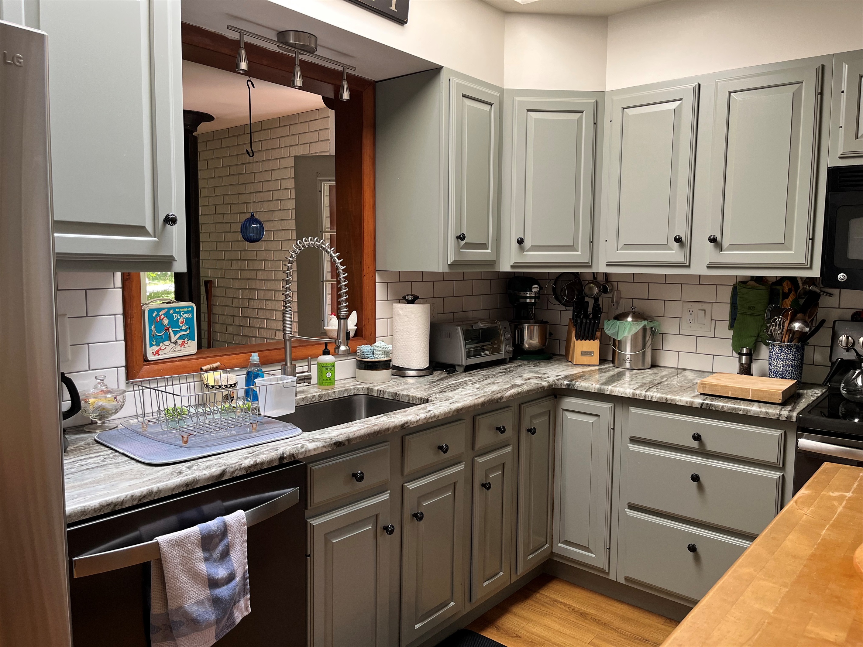 Kitchen pass through to living room