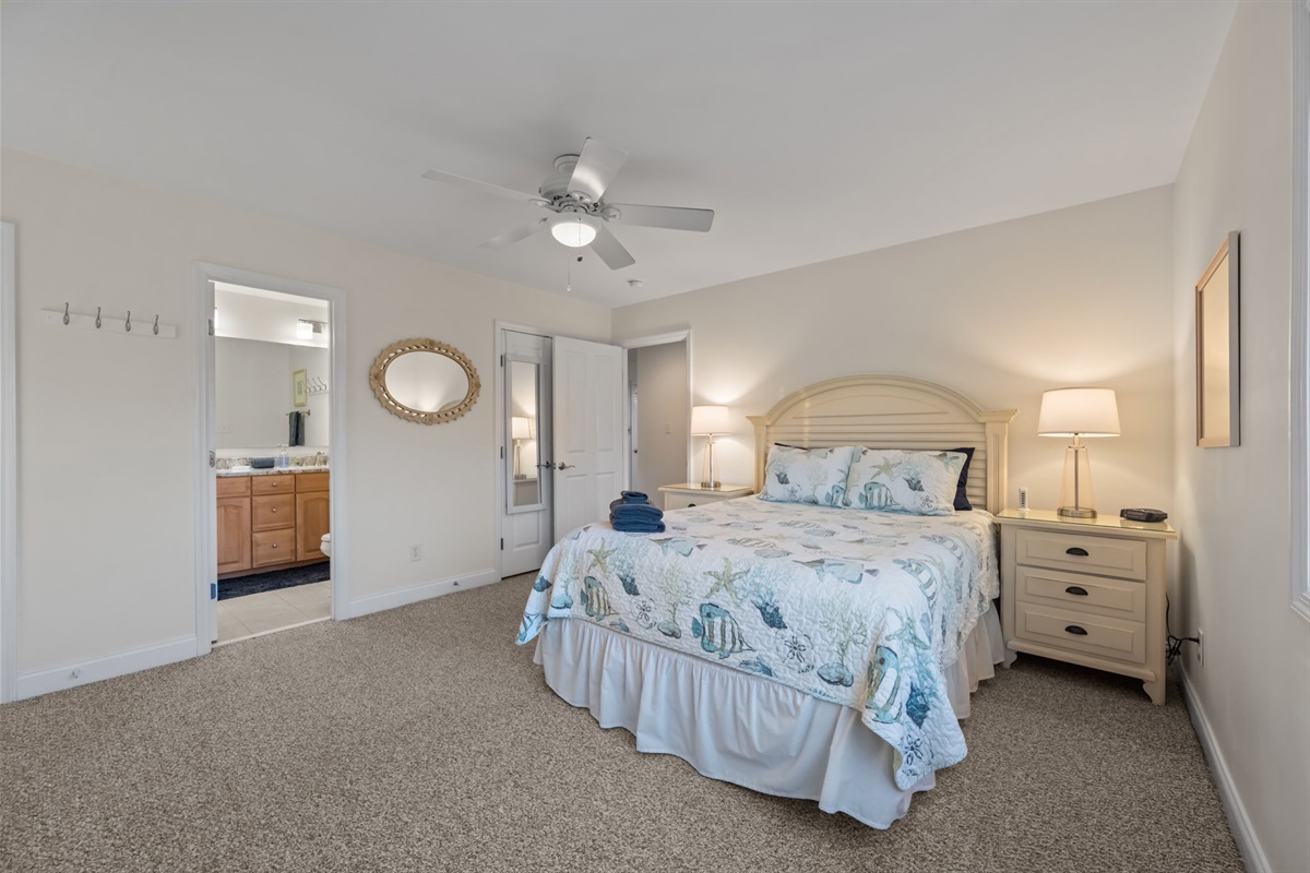 Spacious 1st floor bedroom with ensuite bathroom access