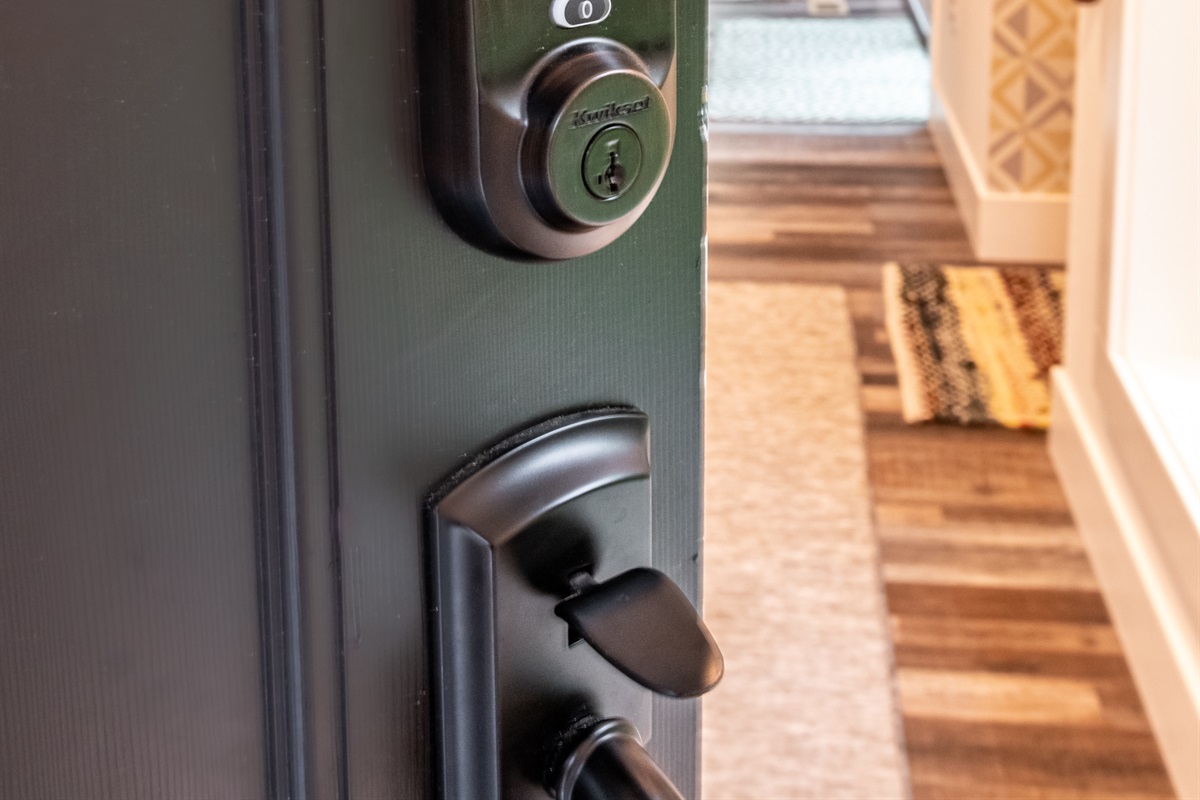 Easy to Use Keypad Lock w/ backup key available