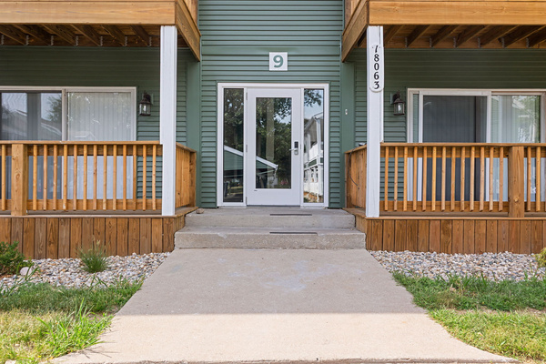 Stylish Notre Dame Haven | 2BR/2BA | Private Balcony + Parking, photo 2