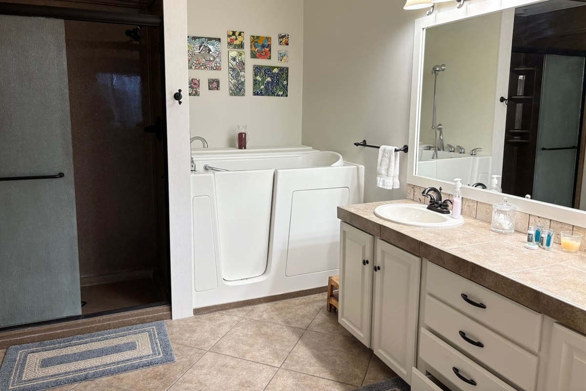 En Suite Primary Bath w/ Walk-in Shower, Double Vanities & Soaking Tub