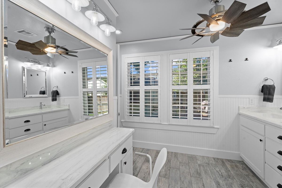 5990381867f6470d94ffe69a1ecb57f7 Large | Beachhouse | Texas | TX | Vacation Homes | Galveston | Crystal Beach | Kokomo | Breezy Days | Beachfront Elegance | Sunrise Serenity | Southern Sands Property Management, LLC