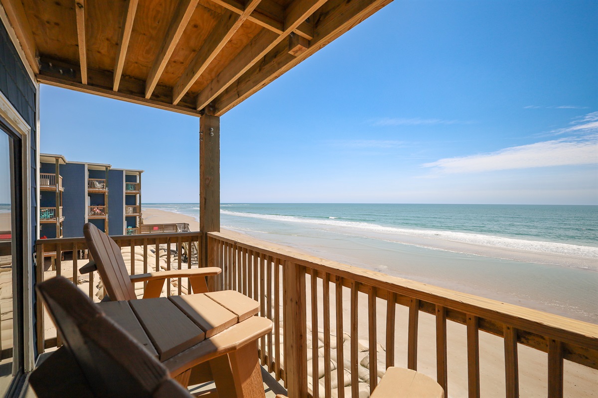 A relaxing space on the balcony!