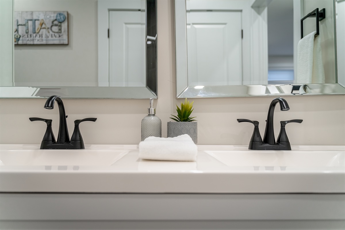 Full Bath Room on Main Floor