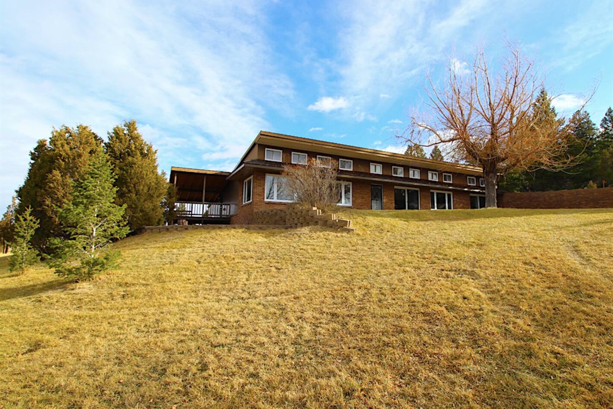 The Highlands House sits up on a hill overlooking the Jefferson Valley and the Highland Mountains.