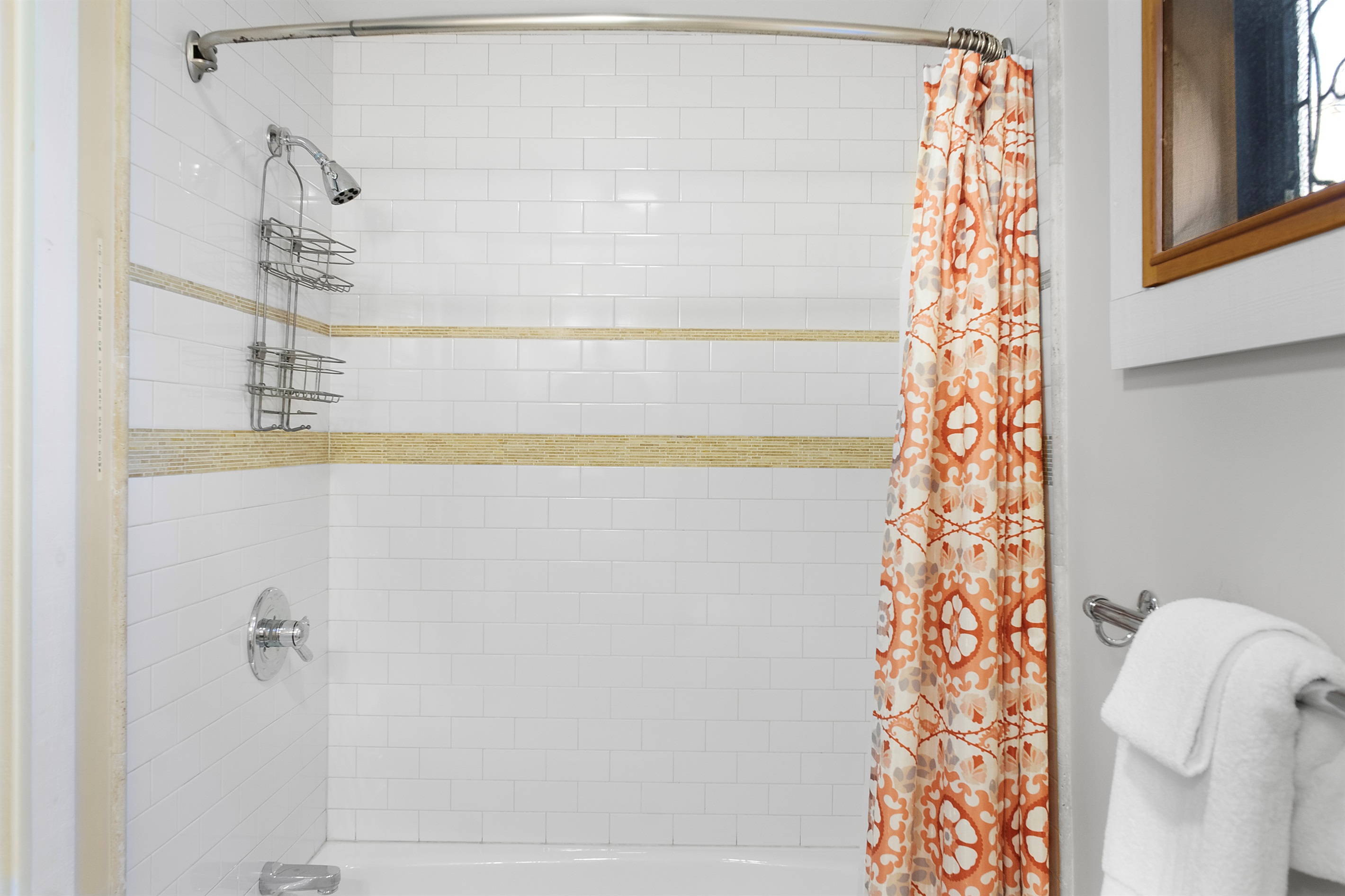 Guest Bath - Tub/Shower Combo - Vented