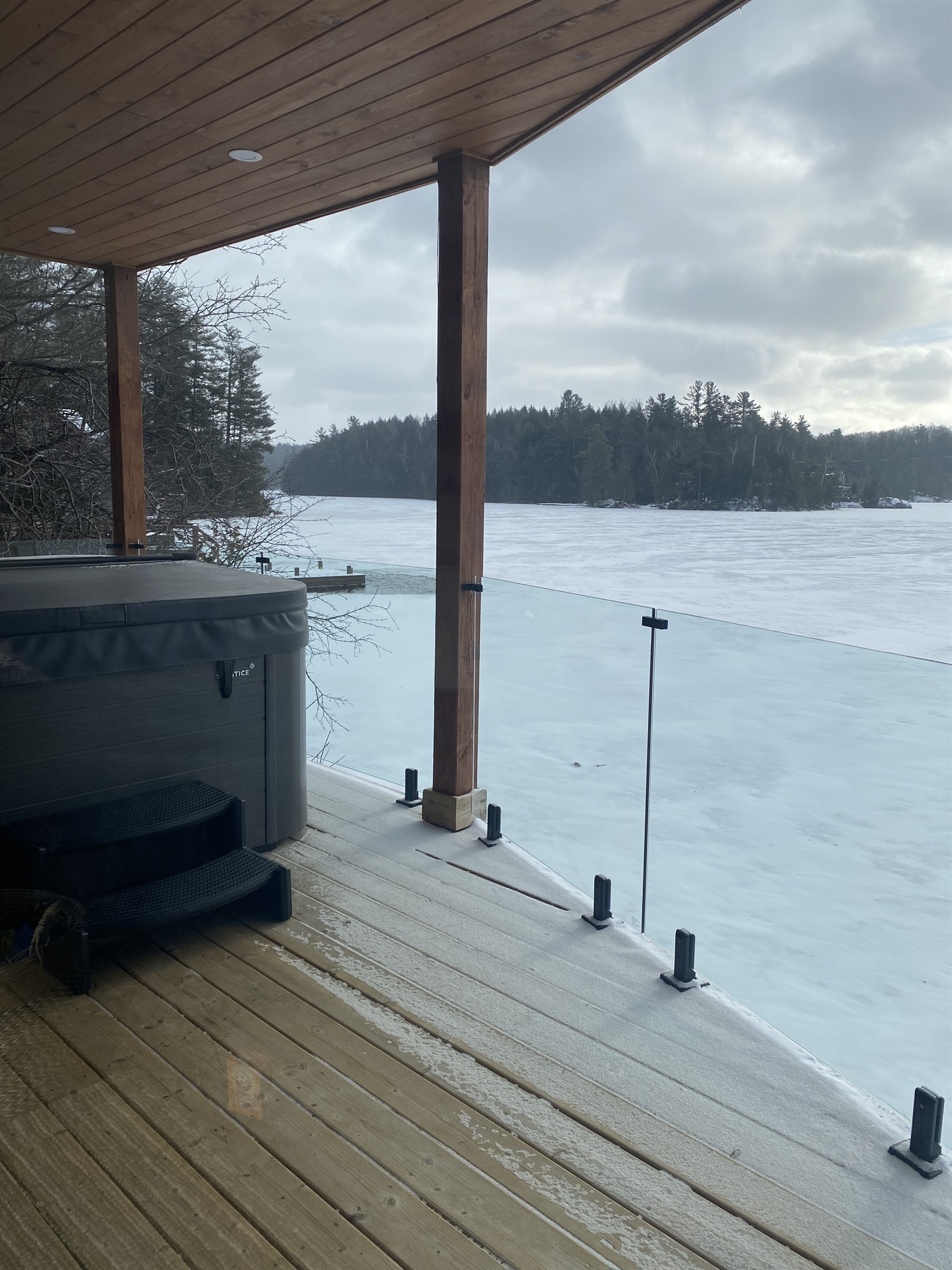 Lower balcony and hot tub directly accessible from cottage main floor