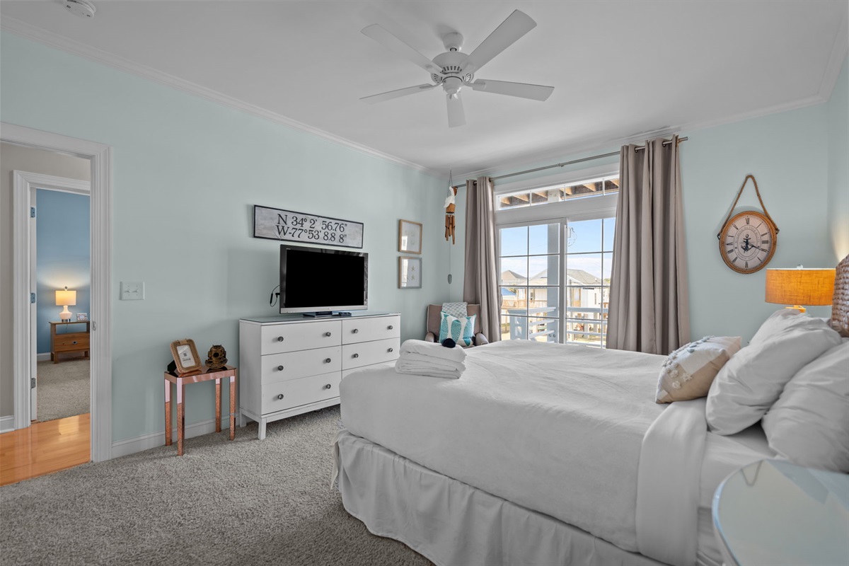 1st floor bedroom 1 (master): king bed sleeps 2 with deck access and intracoastal water views.