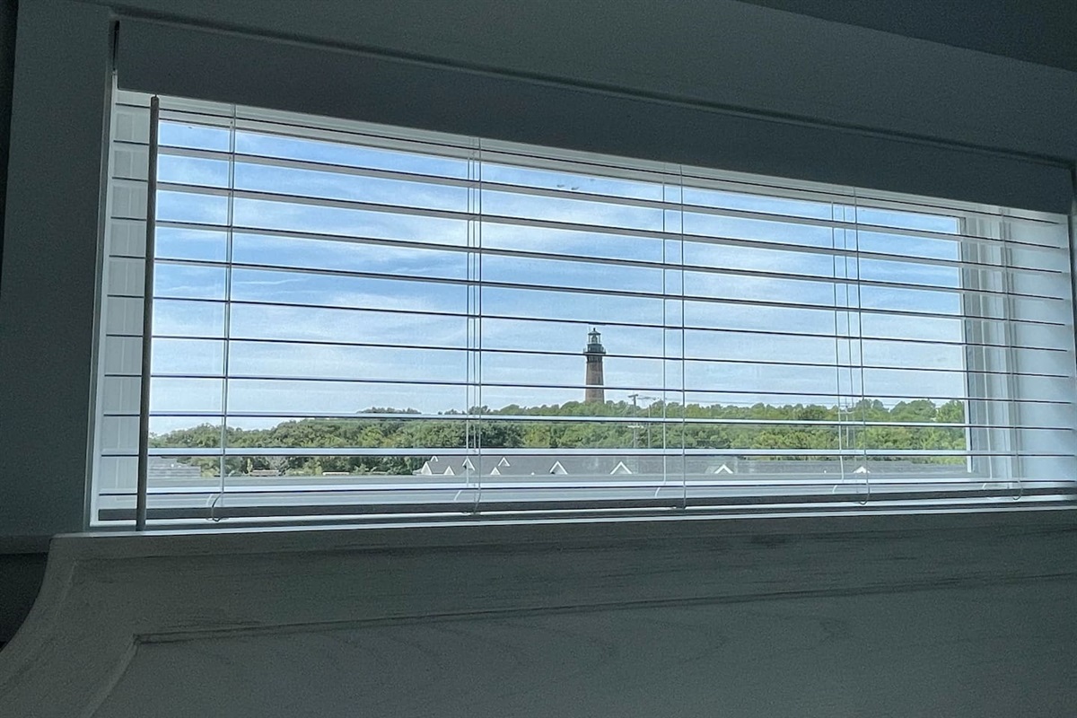Wake up to the horizon. The large windows in the second King suite offer elevated views that bring the beauty of the outdoors right to your bedside