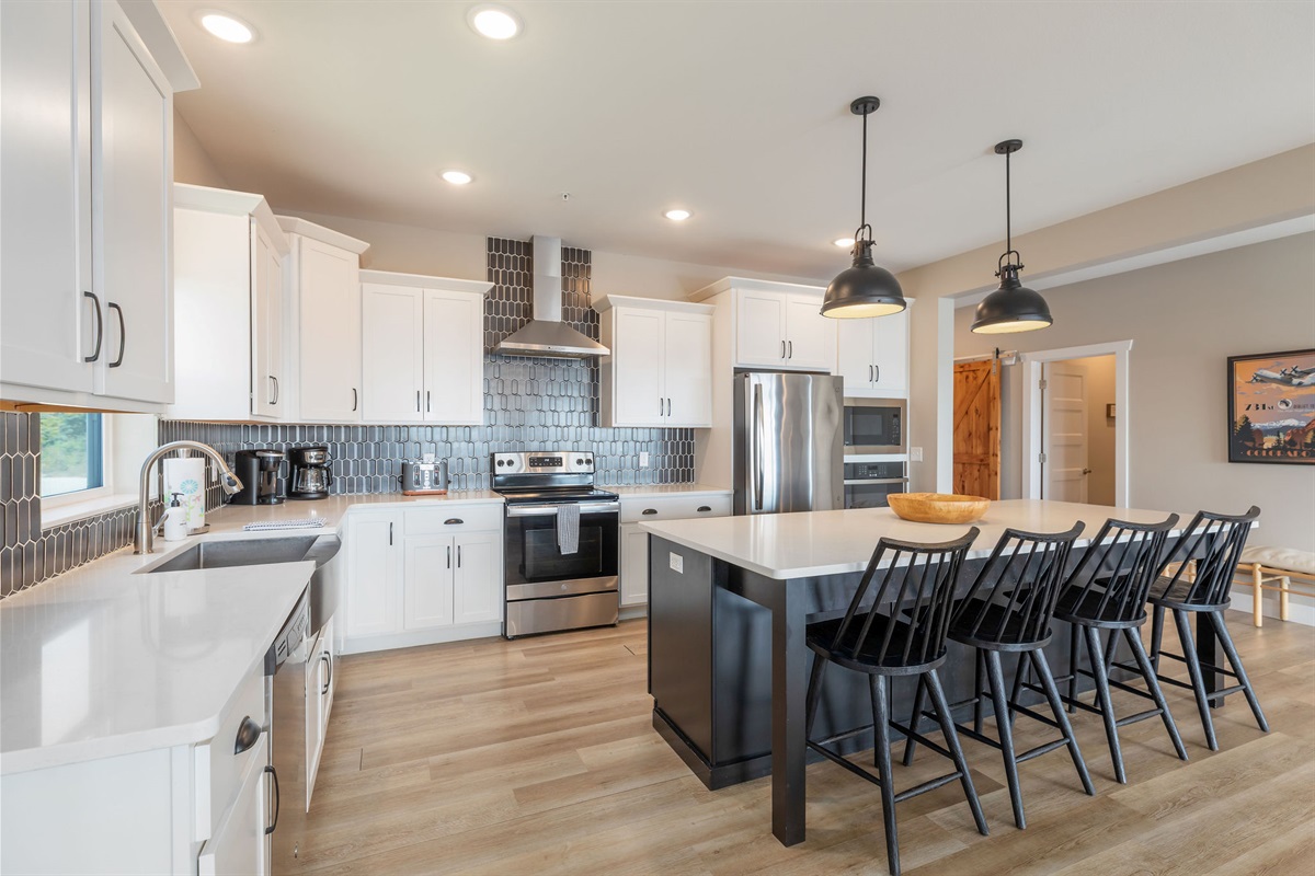Fully stocked kitchen, just bring the food!