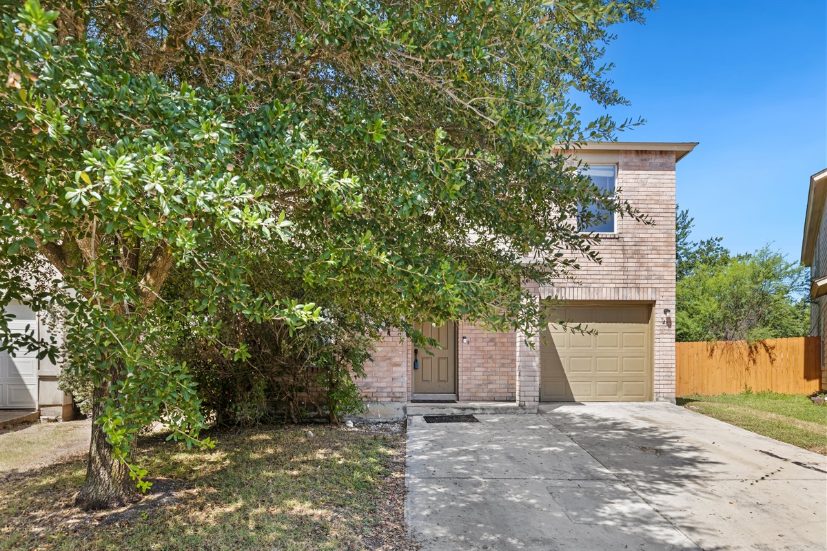 5BR/2.5BA vacation home in Northeast San Antonio sleeps 10. Private above-ground pool, fully fenced backyard, playground, BBQ grill, and Smart TVs in every bedroom. Ideal for families, groups, and military visits near Randolph AFB.