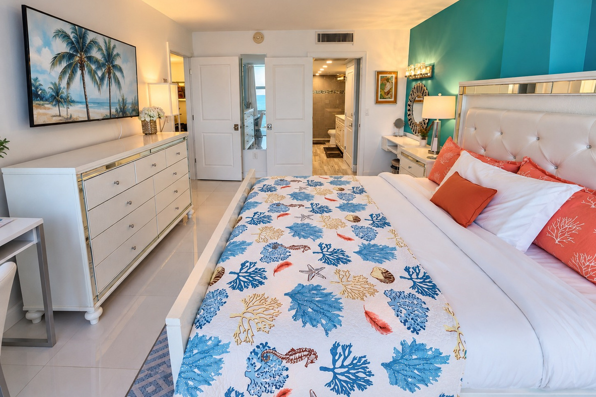 En-suite bedroom - King bed