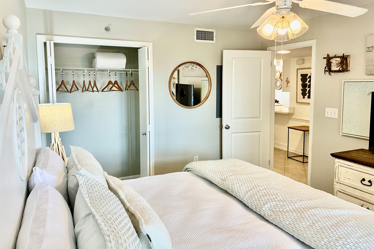 Large closet for your things!