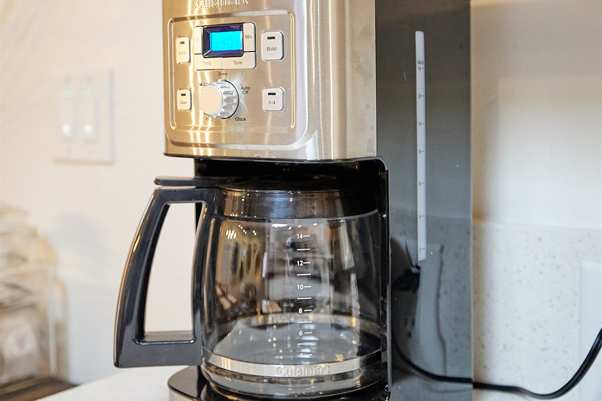 Coffeemaker, free coffee and sugar, sweetener provided