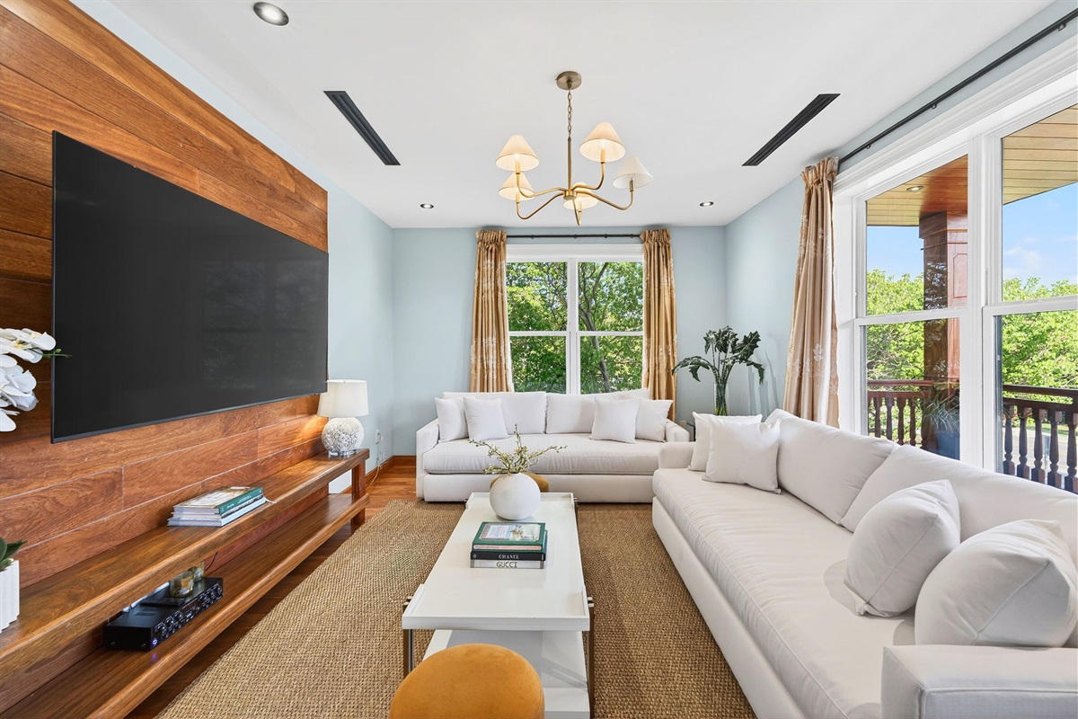 Living Room 1 | Rosewood Retreat | 2605 Palm Blvd, Isle of Palms, SC | IOP Escapes