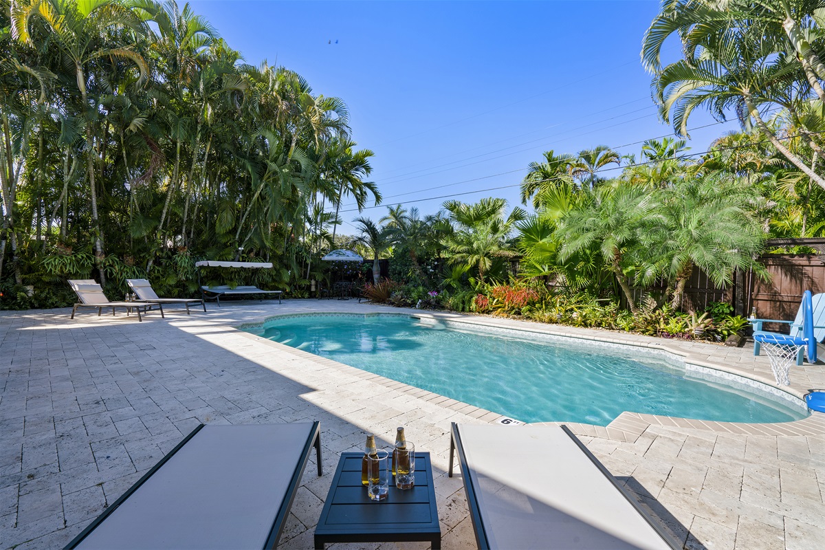 Swimming pool