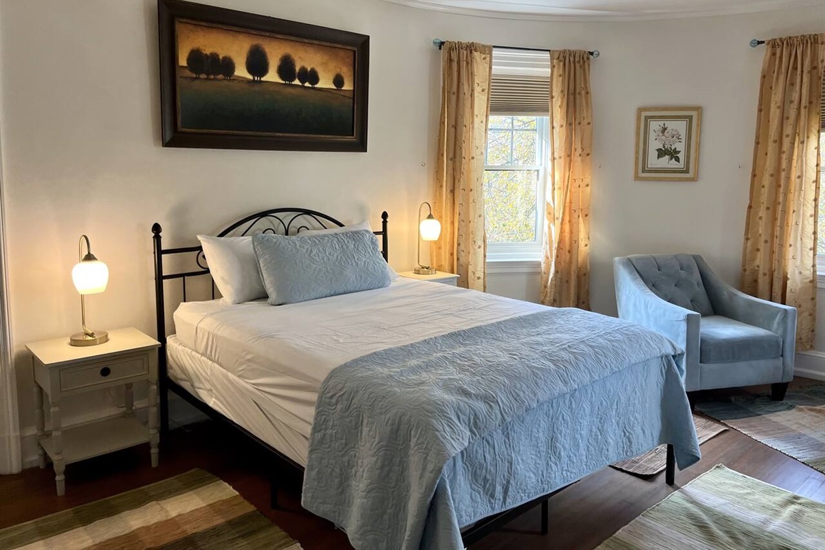 Bedroom #3 - Queen Bed + Crib