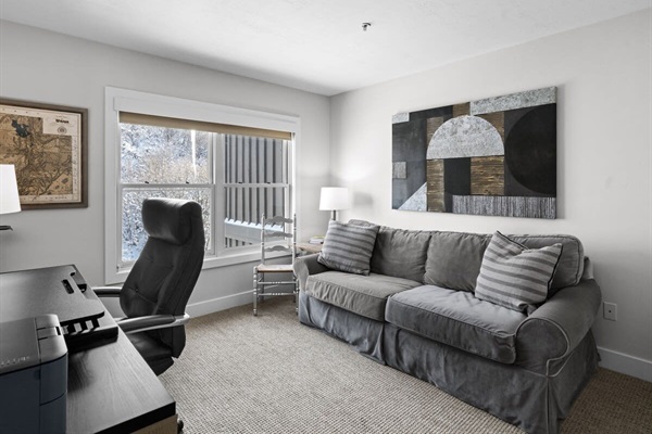 3rd Floor Bedroom/Office