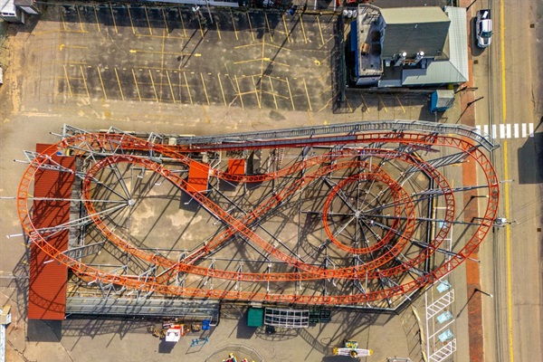 Exciting rides just steps from the sparkling sea.