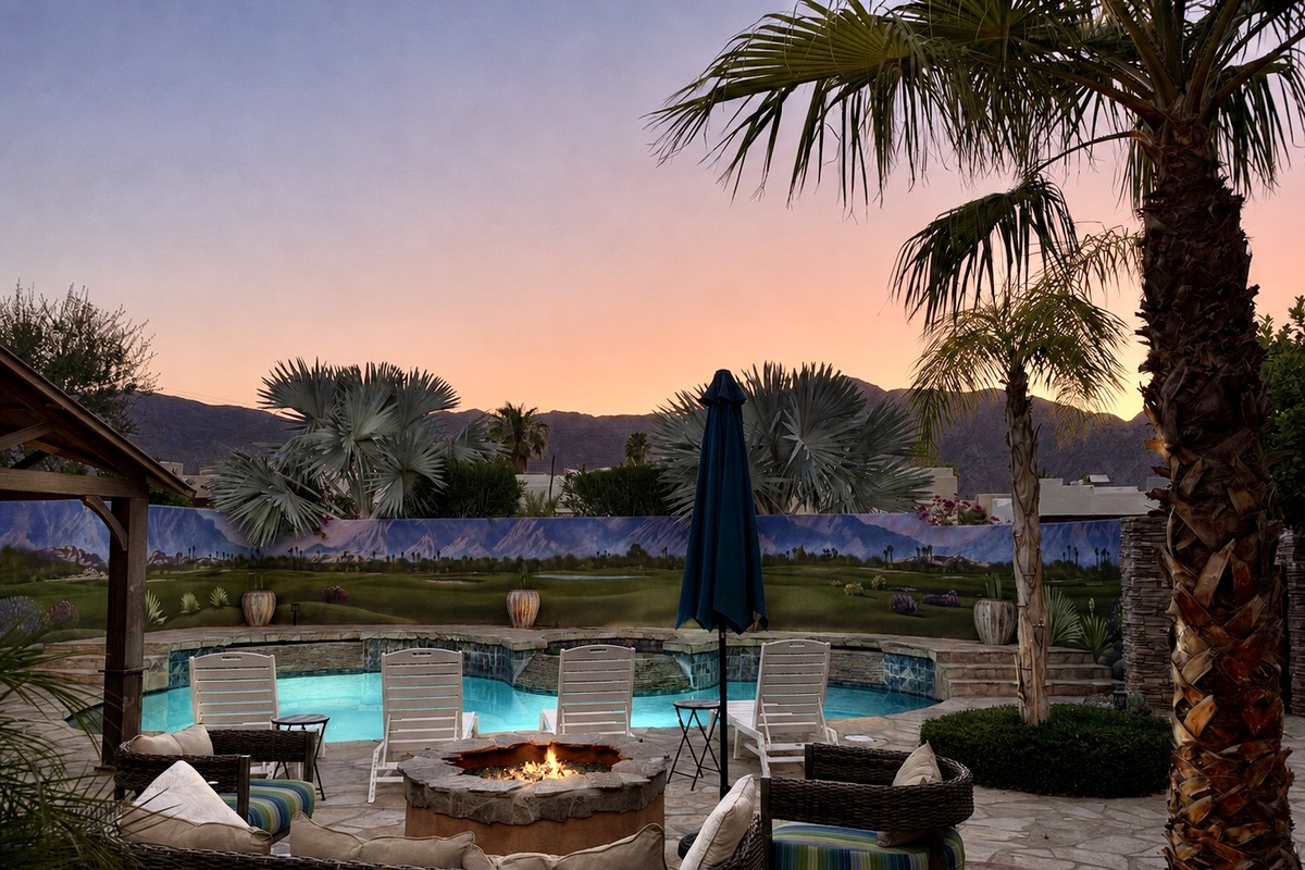 Sparkling pool! Spectacular mountain views and sunset vistas