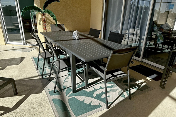 Ten seater outdoor dinning 