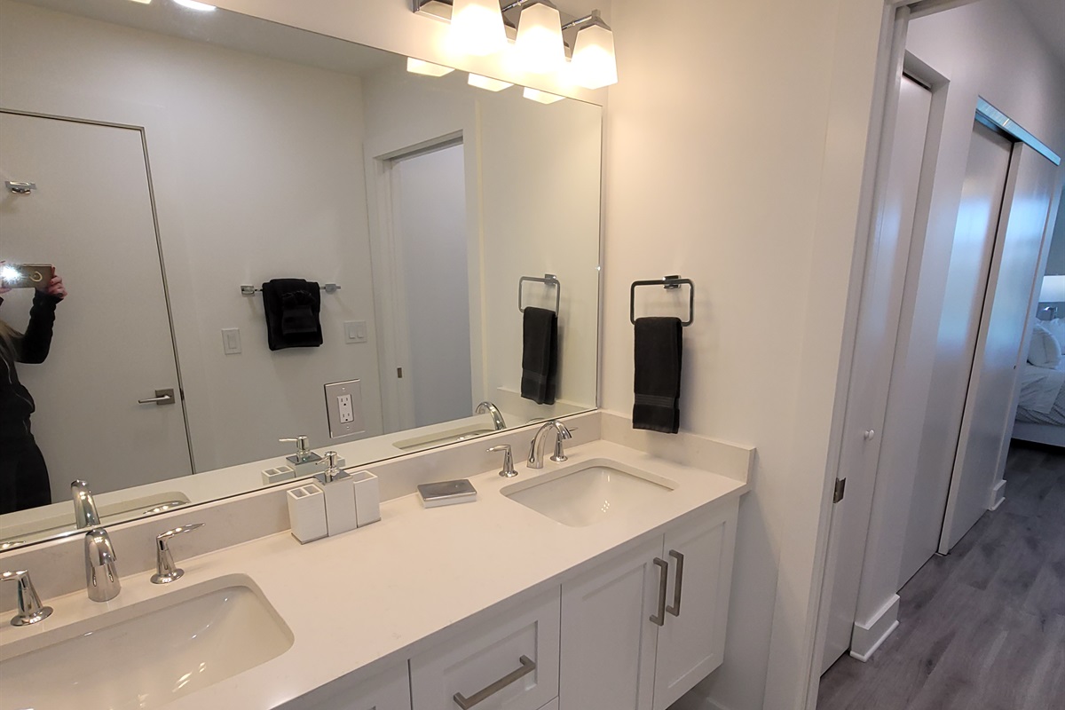 Master bath, ensuite