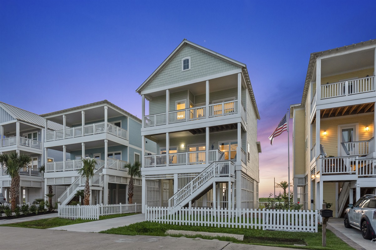 5a2e004eeda148d992fea1b80f95d211 Large | Beachhouse | Texas | TX | Vacation Homes | Galveston | Crystal Beach | Kokomo | Breezy Days | Beachfront Elegance | Sunrise Serenity | Southern Sands Property Management, LLC