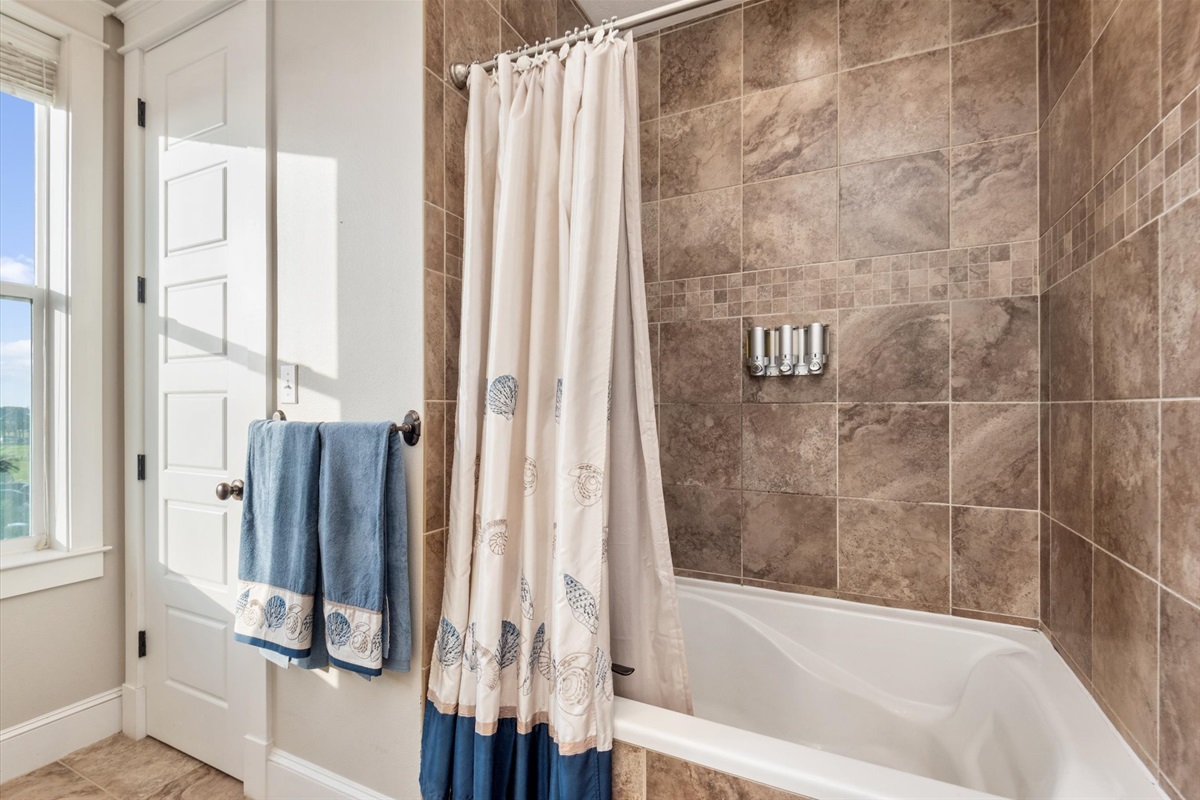 5a2fcdc33d69448296692bc2a942d814 Large | Beachhouse | Texas | TX | Vacation Homes | Galveston | Crystal Beach | Kokomo | Breezy Days | Beachfront Elegance | Sunrise Serenity | Southern Sands Property Management, LLC