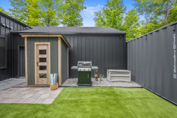 Sauna / Gas Grill