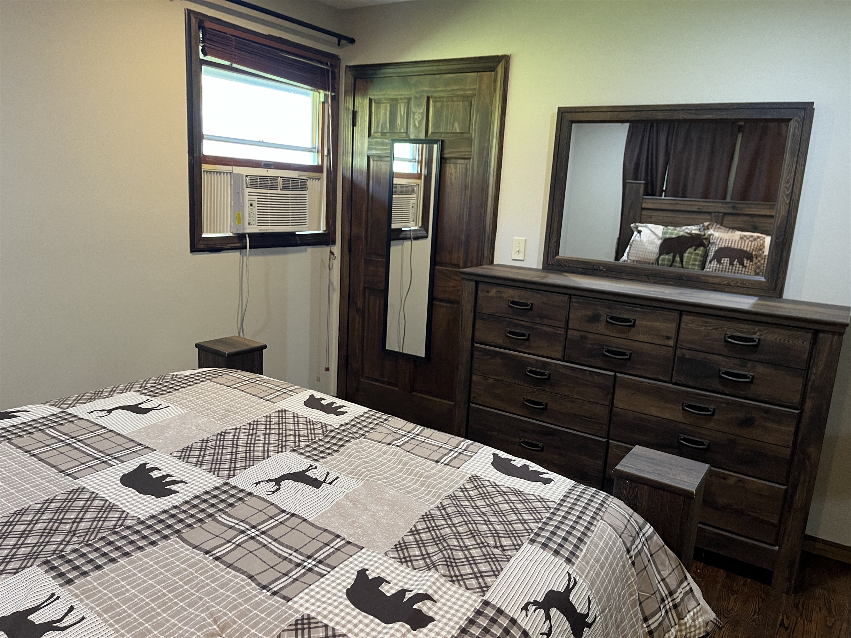 Main level Queen bedroom