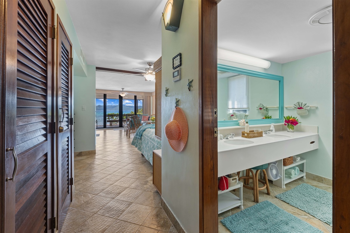 Convenient layout with easy access to the full bathroom