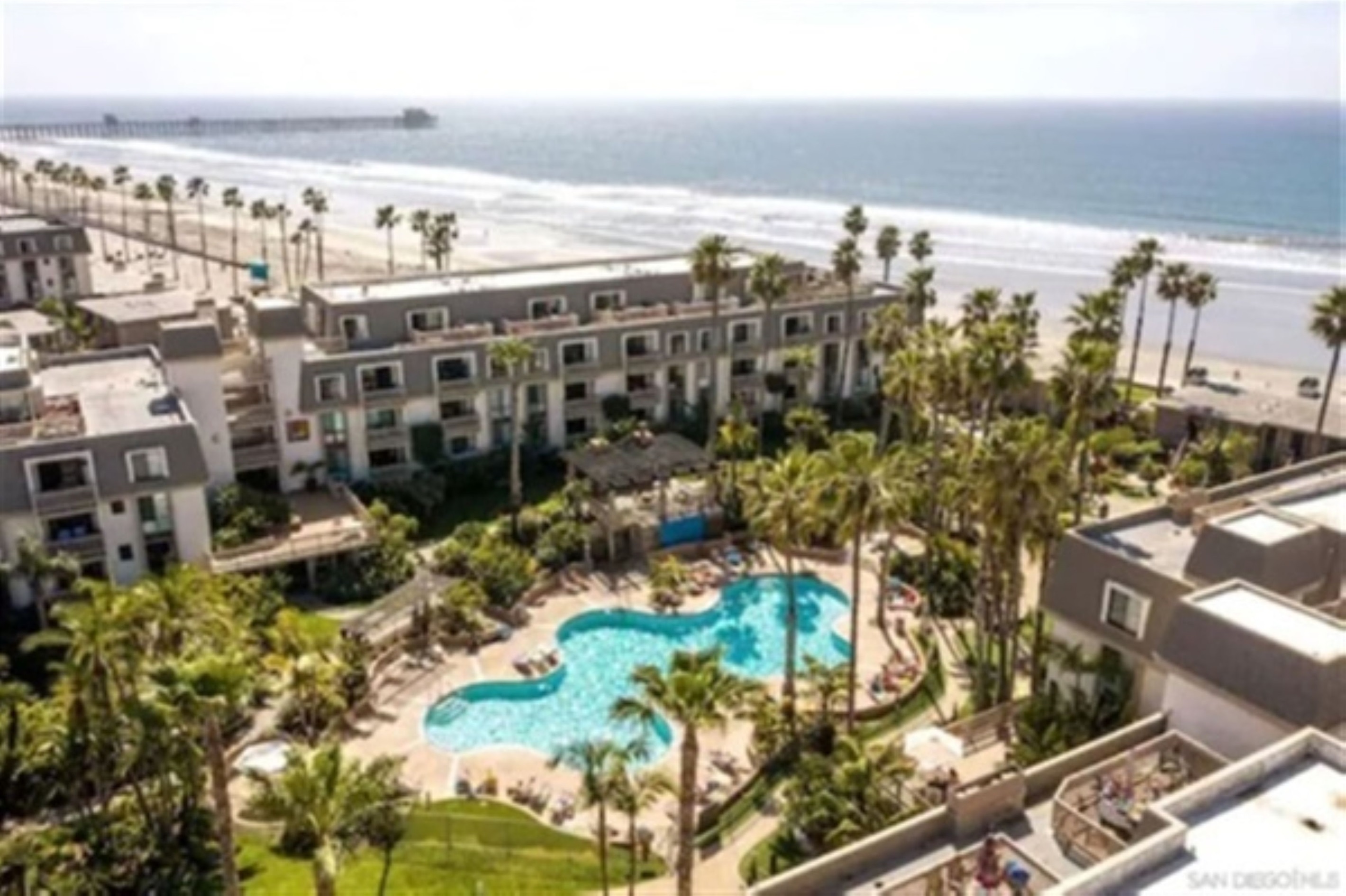 Designer-remodeled condo in an oceanfront resort