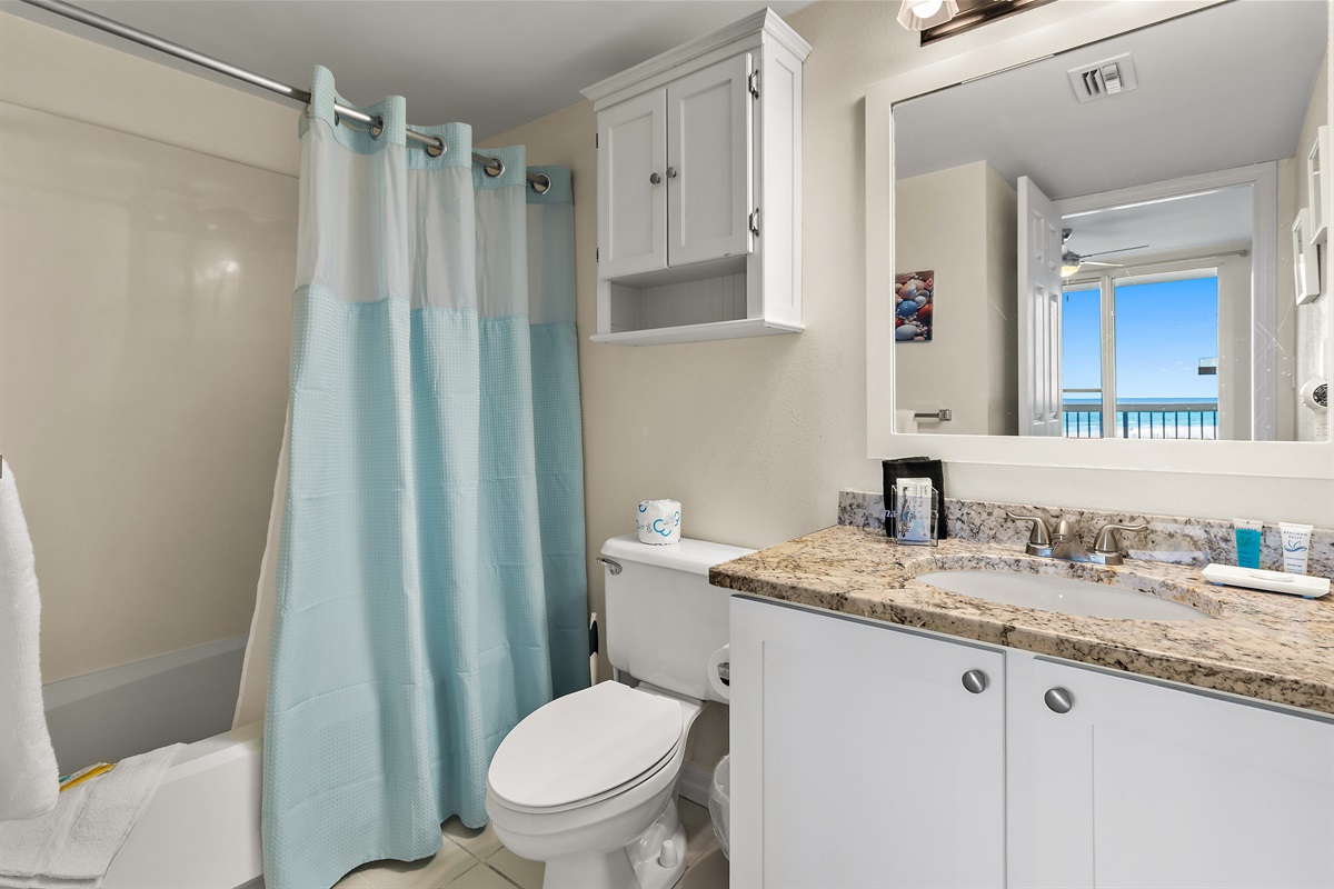 En suite bathroom with tub