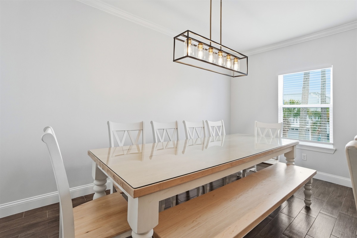 The dining room seats a family of 10