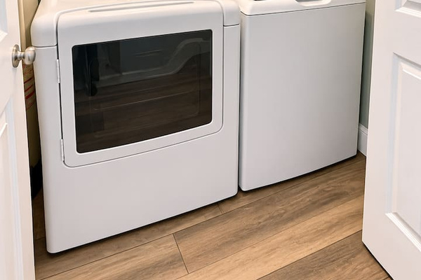 Laundry Room: Convenient machines for effortless beach towel clean-up between adventures!