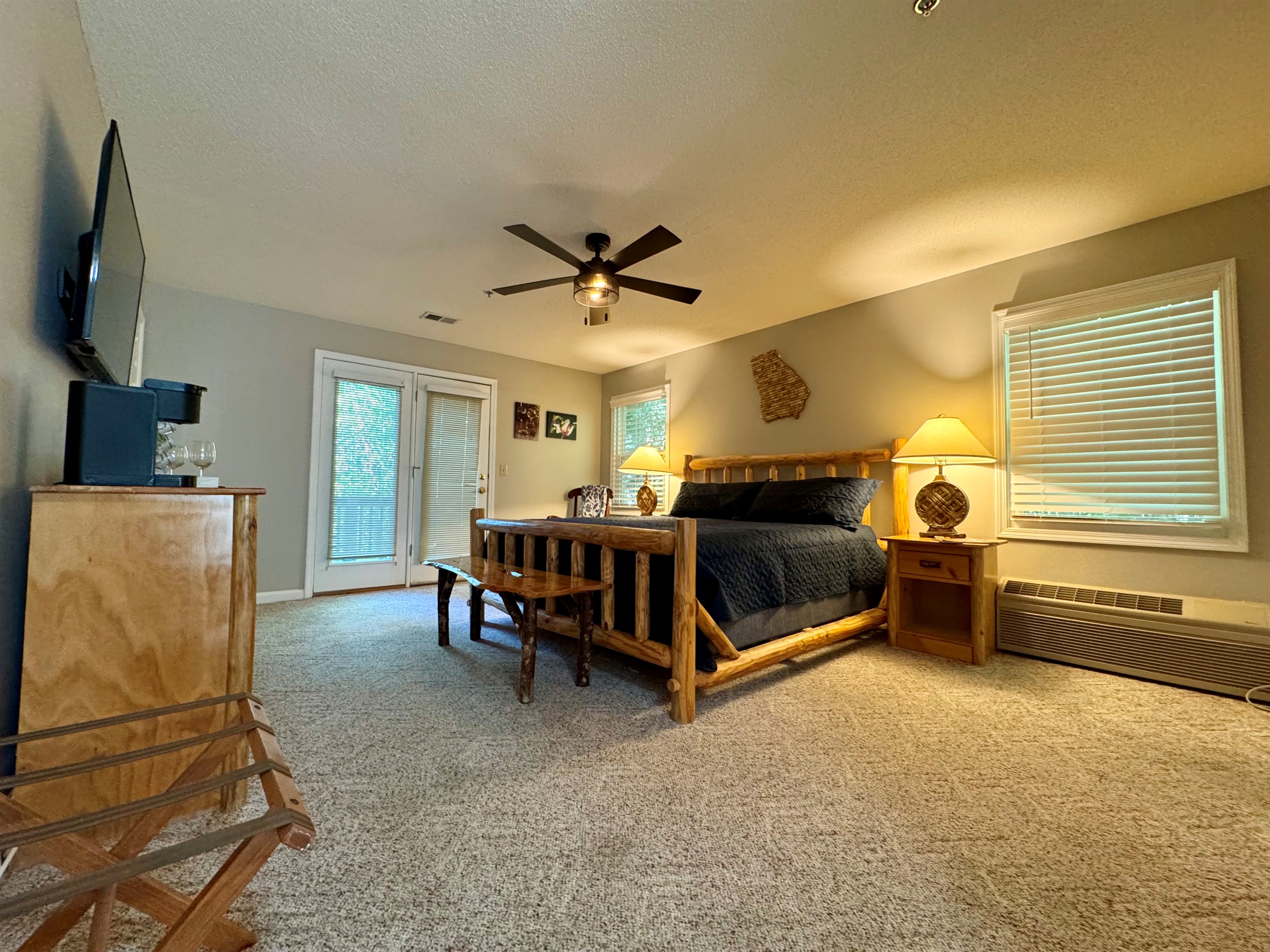 Spacious king suite with cozy mountain vibes – perfect for restful nights and lazy mornings.