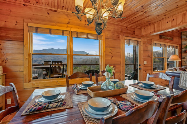 View for all your meals at the cabin!