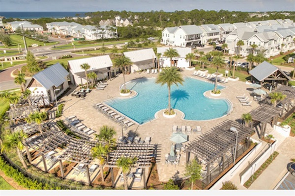 Prominence Poolview