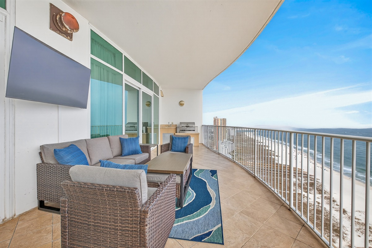 Private balcony, hot tub, TV