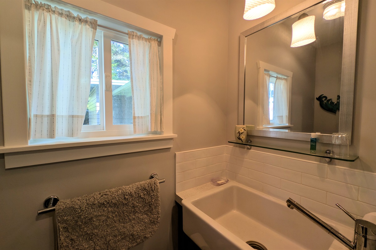 1/4 bath in bunk house