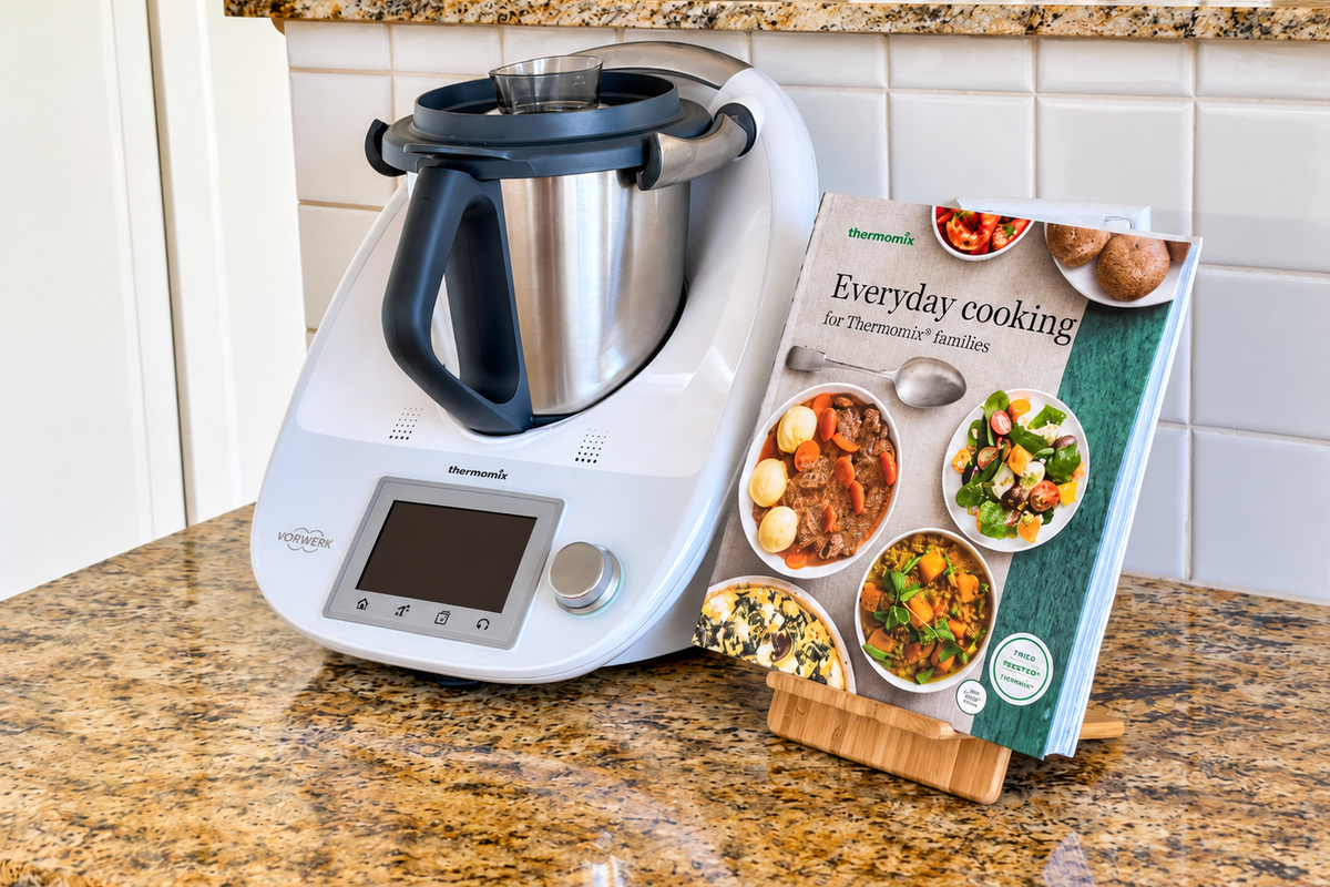 Enjoy easy home cooking during your stay with a Thermomix and family-friendly recipe book provided in the kitchen. It is perfect for preparing everything from quick breakfasts to relaxed dinners.