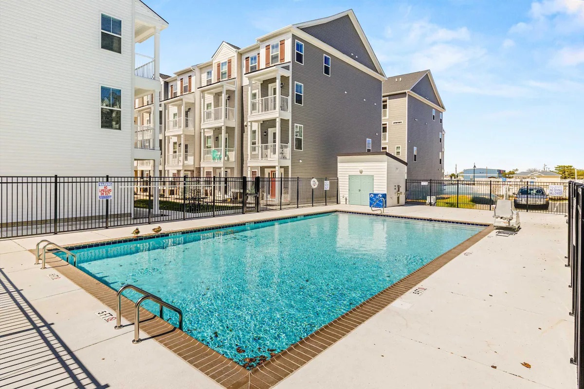 Community Pool!(Open Memorial Day to Labor Day)