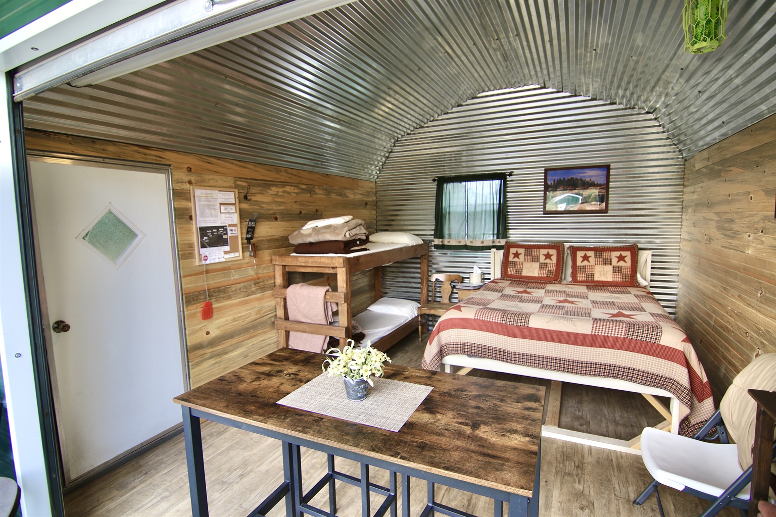 Bedroom Queen and 2 Twins