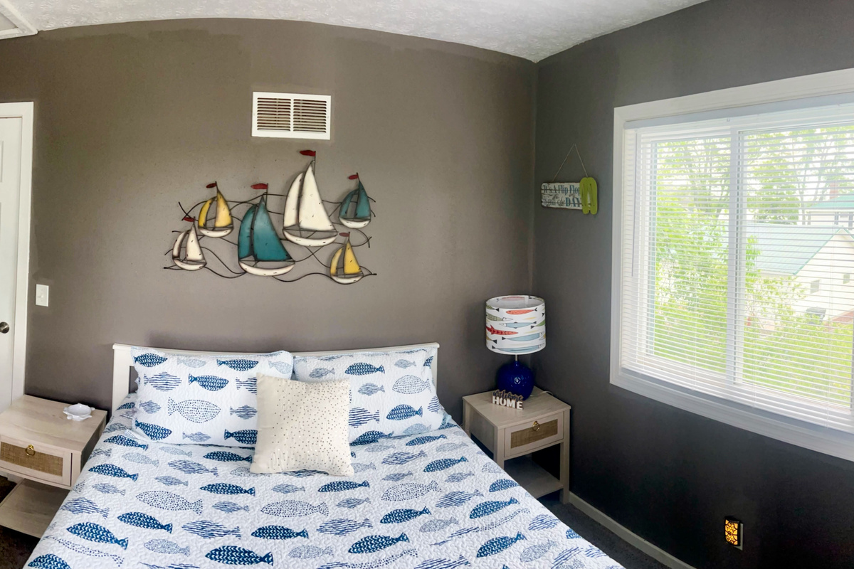 Lakeview Queen Bed